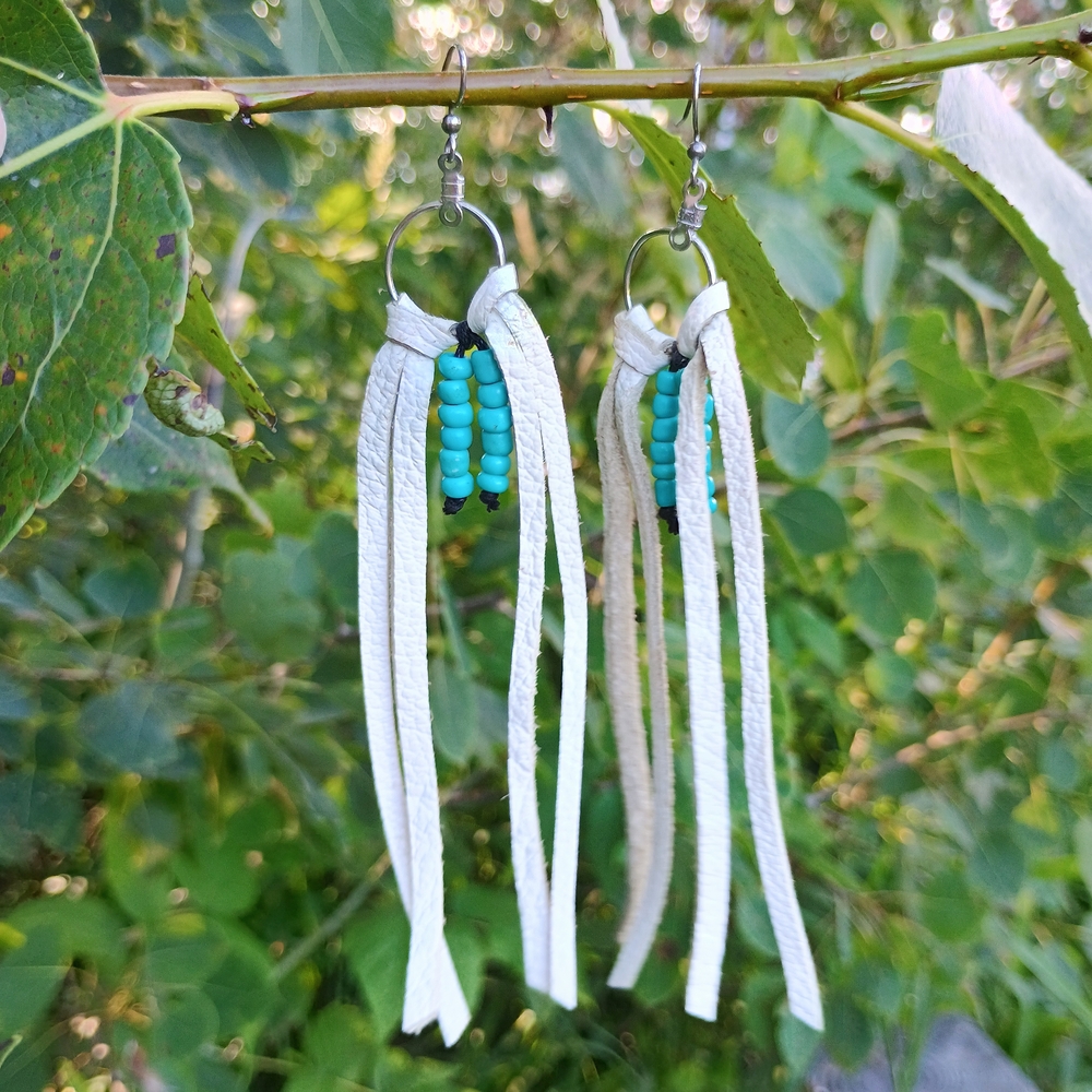 Vintage, handmade Native American style leather & bead dangle earrings, western